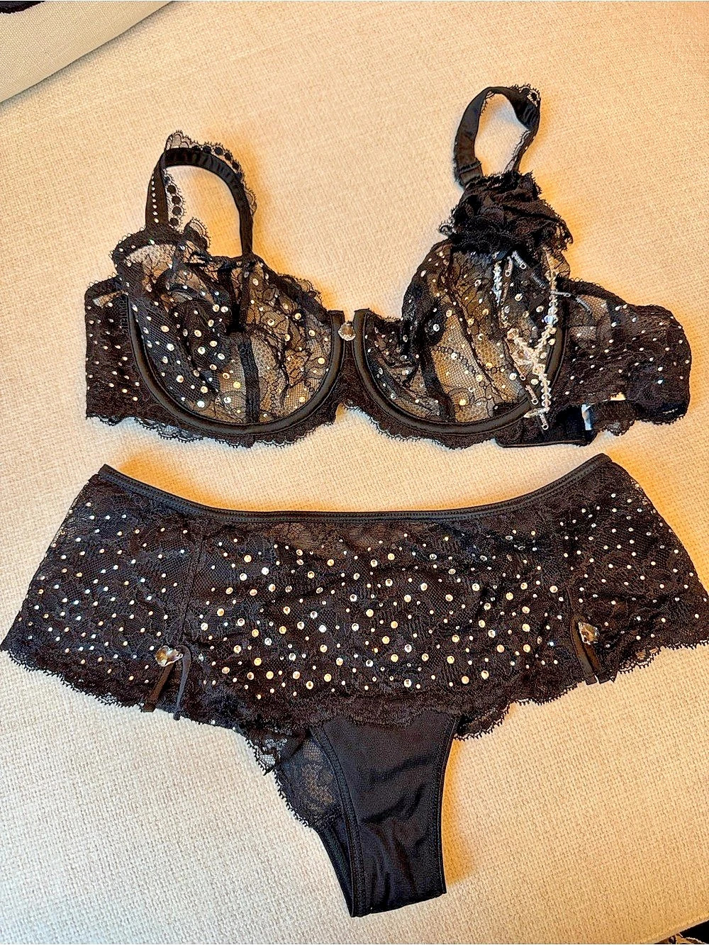Chantelle Lace Bra & Panties Set in Black Size 34D